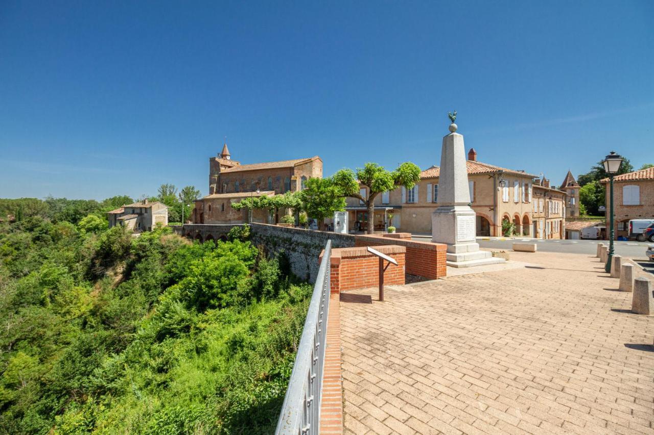 Giroussens B&B Du Couvent, Vue Chateau المظهر الخارجي الصورة