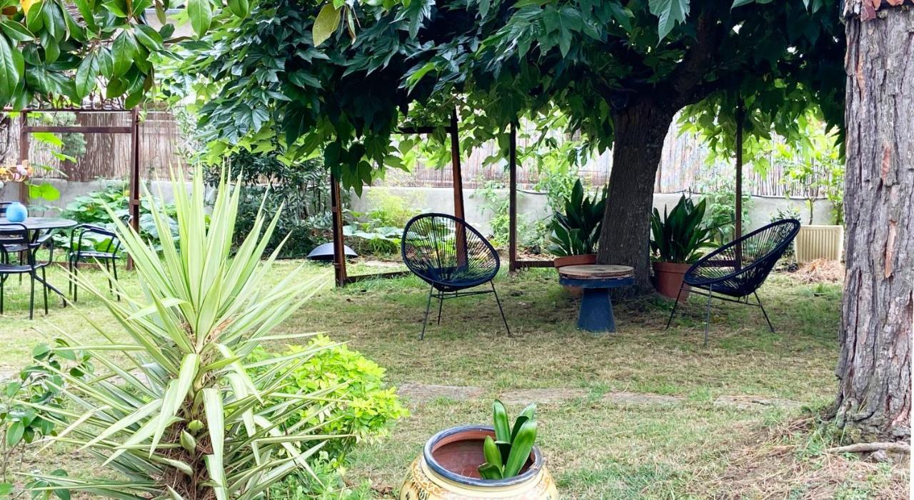 Giroussens B&B Du Couvent, Vue Chateau المظهر الخارجي الصورة